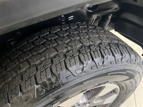 Used 2018 Jeep Wrangler Unlimited Sahara image 28