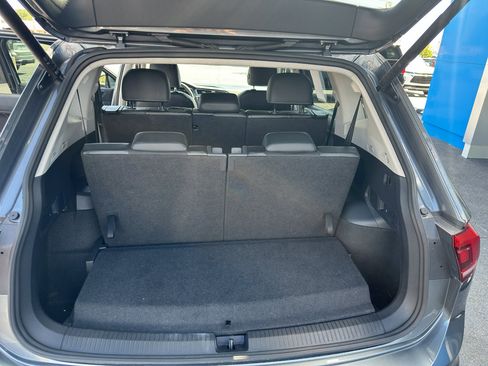 Used 2024 Volkswagen Tiguan SE image 12