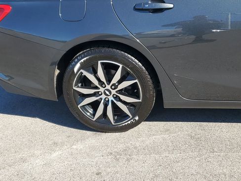 Used 2017 Chevrolet Malibu LT w/ Leather Package FWD image 5