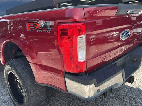 Used 2018 Ford F250 XLT w/ XLT Premium Package AWD/4WD image 38