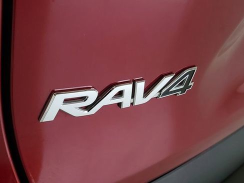 Used 2021 Toyota RAV4 XLE Premium AWD/4WD image 8