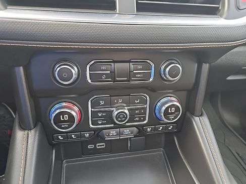 Used 2024 GMC Yukon XL AT4 w/ AT4 Premium Plus Package AWD/4WD image 29