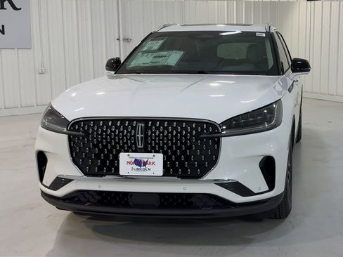 New 2025 Lincoln Aviator 2WD image 4