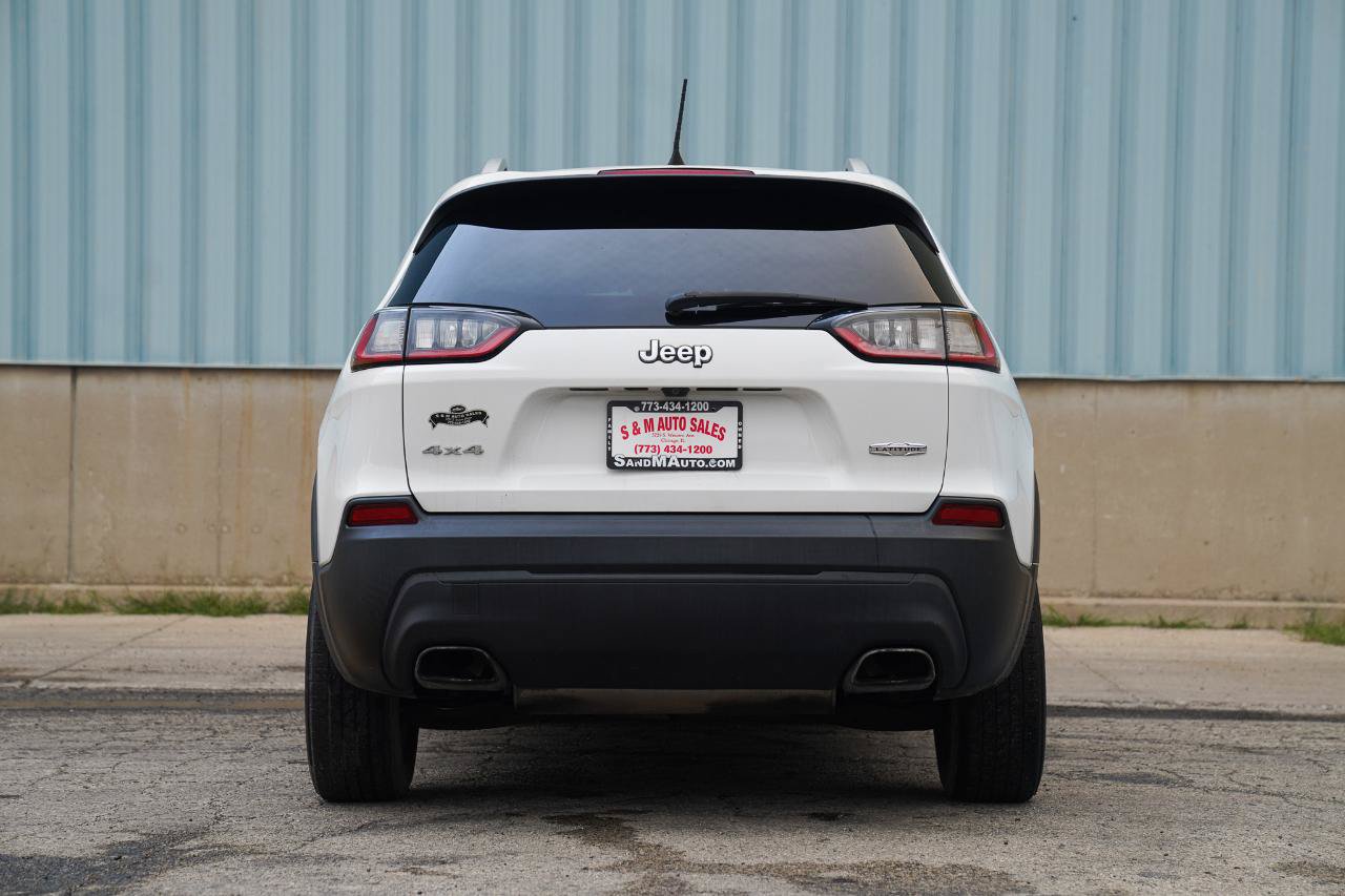 Used 2019 Jeep Cherokee Latitude Plus w/ Cold Weather Group AWD/4WD image 14