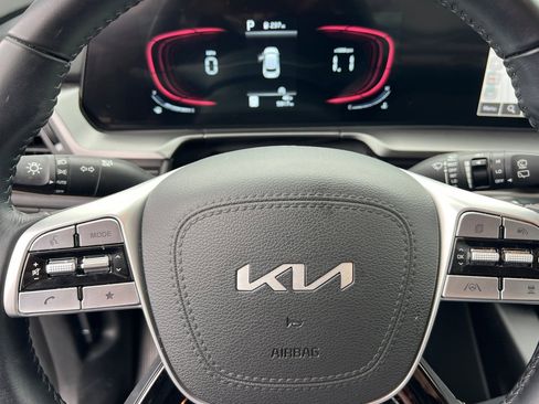 Certified 2025 Kia Telluride LX image 28