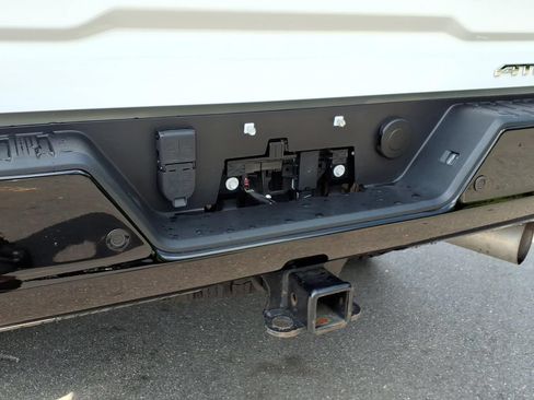 Used 2025 GMC Sierra 2500 AT4X AWD/4WD image 11