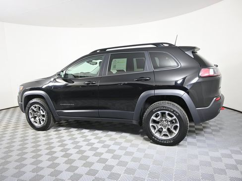 Used 2022 Jeep Cherokee Trailhawk image 3