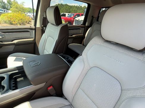 New 2026 RAM 1500 Laramie AWD/4WD image 17