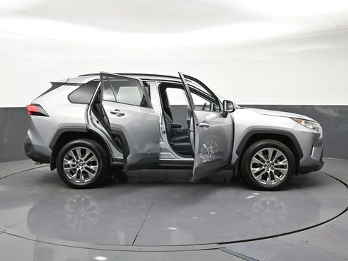 Used 2019 Toyota RAV4 Limited AWD/4WD image 33