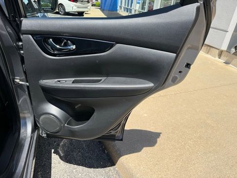 Used 2020 Nissan Rogue Sport SV FWD image 36