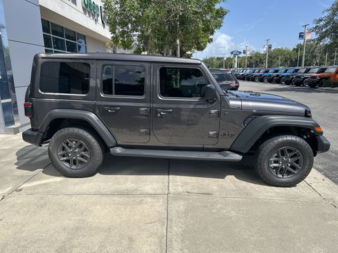 New 2025 Jeep Wrangler Sport S image 30