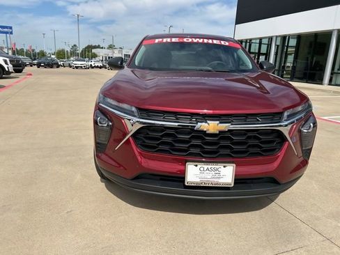 Used 2024 Chevrolet Trax LS w/ Driver Confidence Package FWD image 2