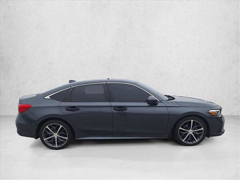 Used 2022 Honda Civic Touring image 4