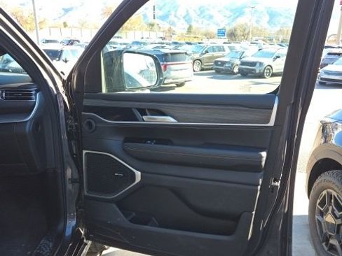 Used 2024 Jeep Wagoneer L Series II w/ Flexible Seating Group image 33