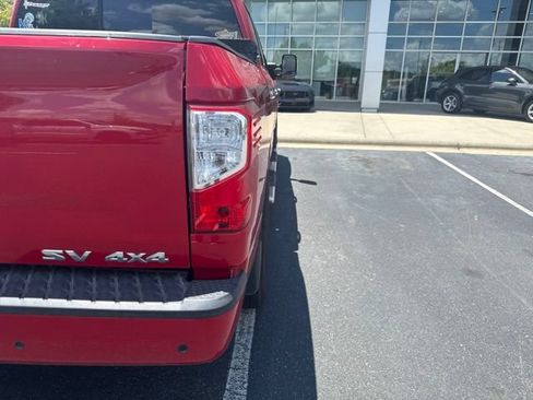 Used 2021 Nissan Titan SV w/ SV Convenience Package AWD/4WD image 7
