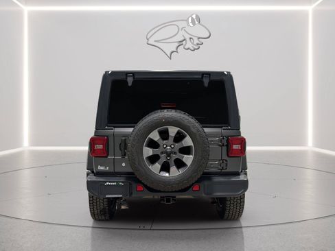 Used 2019 Jeep Wrangler Unlimited Sahara w/ Cold Weather Group AWD/4WD image 4