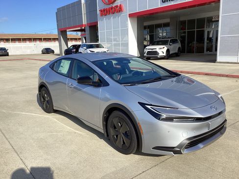 New 2026 Toyota Prius Plug-In Hybrid FWD image 1