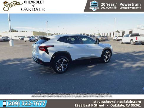 Certified 2025 Chevrolet Trax RS w/ Sunroof Package image 12