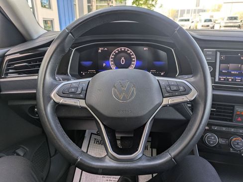 Used 2024 Volkswagen Jetta SE FWD image 9