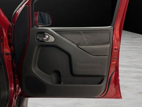 Used 2016 Nissan Frontier PRO-4X w/ Pro-4x Luxury Package image 41