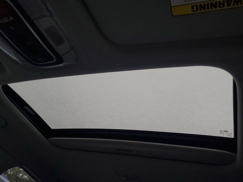 Used 2022 Hyundai Elantra Limited image 28