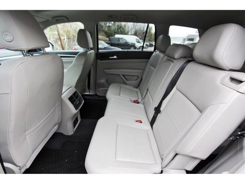 Used 2023 Volkswagen Atlas SE w/ Panoramic Sunroof Package image 12