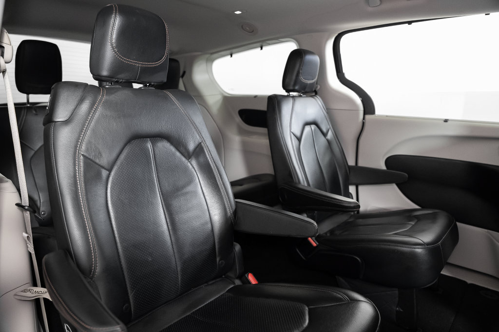 Used 2018 Chrysler Pacifica Touring-L w/ Advanced Safetytec Group FWD image 26