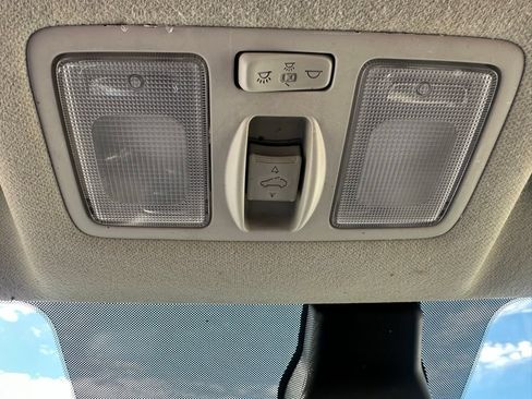 Used 2025 Hyundai Venue SEL FWD image 22