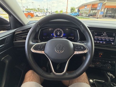 Used 2024 Volkswagen Jetta SE FWD image 11