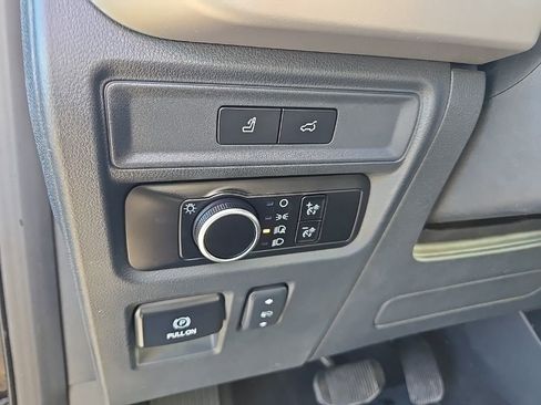 Used 2024 Ford Expedition XLT image 14