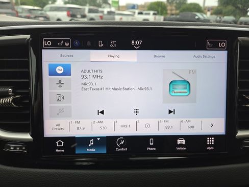 Used 2024 Chrysler Pacifica Touring-L FWD image 25