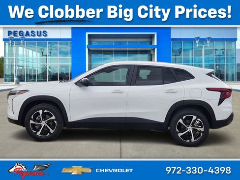 New 2026 Chevrolet Trax RS w/ Driver Confidence Package FWD image 3