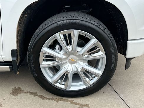 Used 2025 Chevrolet Silverado 1500 High Country AWD/4WD image 10