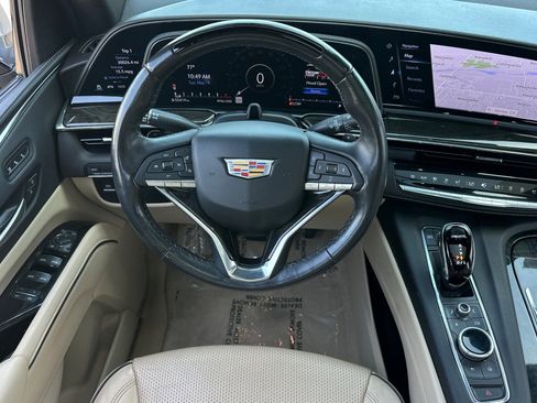 Used 2024 Cadillac Escalade Premium Luxury RWD image 17