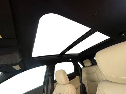 Used 2017 Cadillac XT5 Premium Luxury FWD image 11