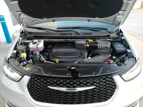 Used 2026 Chrysler Pacifica Select image 54