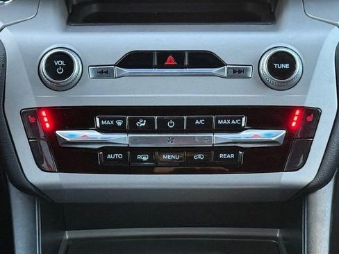 Certified 2023 Ford Explorer XLT image 6