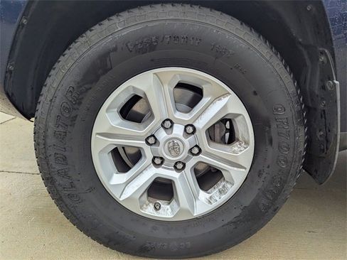 Used 2019 Toyota 4Runner image 9