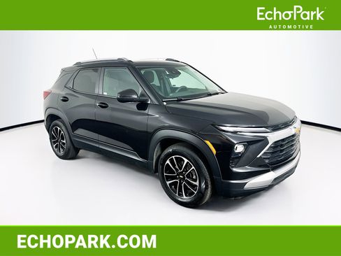 Used 2025 Chevrolet TrailBlazer LT image 1