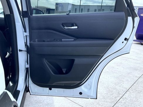 New 2026 Nissan Pathfinder Platinum AWD/4WD image 17