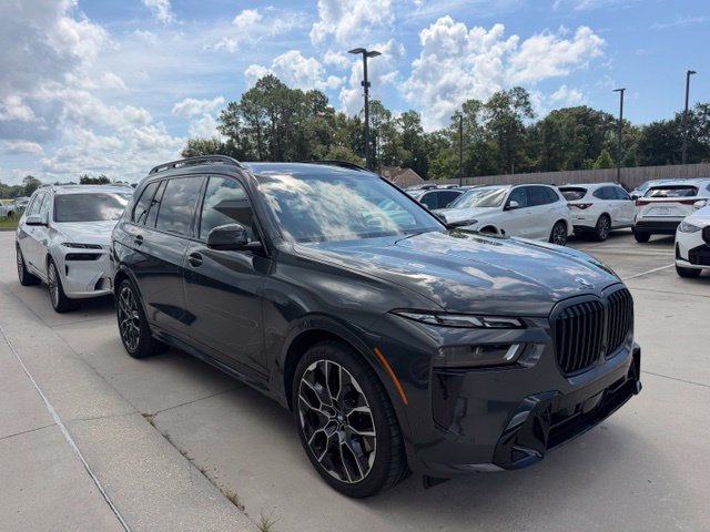 Used 2026 BMW X7 xDrive40i w/ M Sport Package AWD/4WD image 4