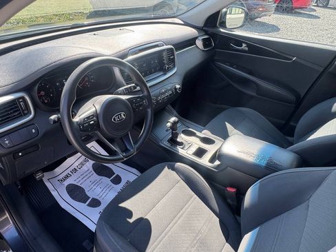Used 2018 Kia Sorento AWD image 9