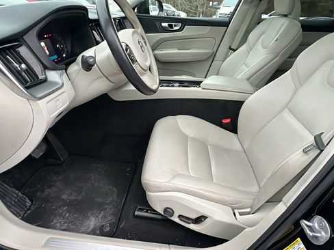 Used 2024 Volvo XC60 B5 Core image 16