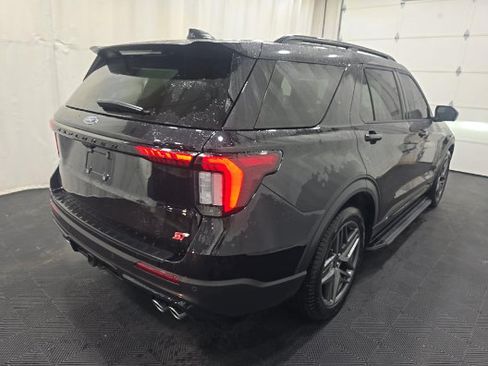 Used 2025 Ford Explorer ST AWD/4WD image 5