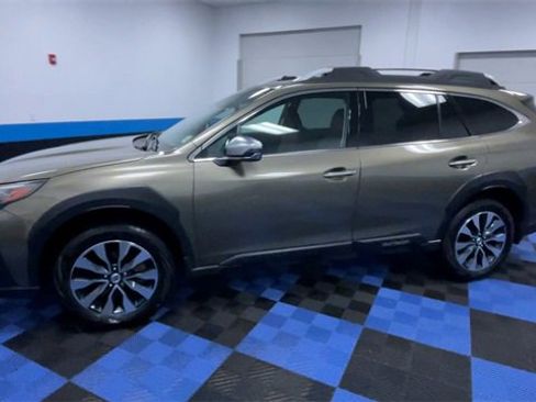 Used 2025 Subaru Outback Touring XT image 5
