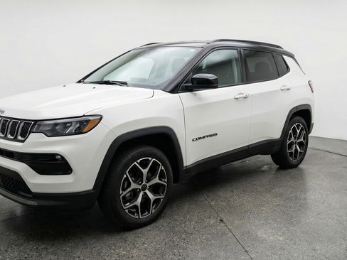 Used 2025 Jeep Compass Limited AWD/4WD image 3