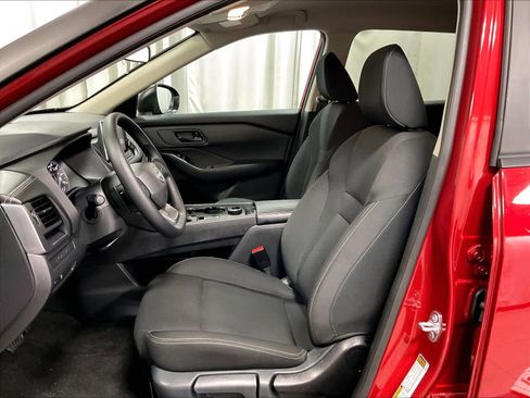 Used 2025 Nissan Rogue S image 10