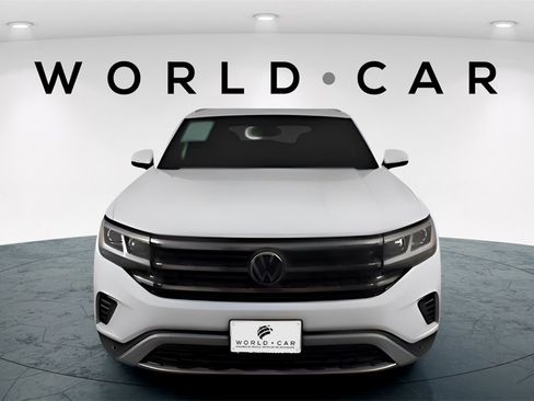Used 2021 Volkswagen Atlas Cross Sport SE image 2