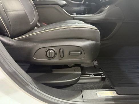 Certified 2023 GMC Acadia Denali w/ Denali Ultimate Package image 32