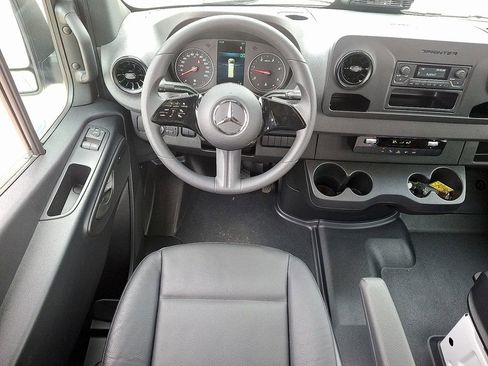 Used 2025 Mercedes-Benz Sprinter 2500 image 12